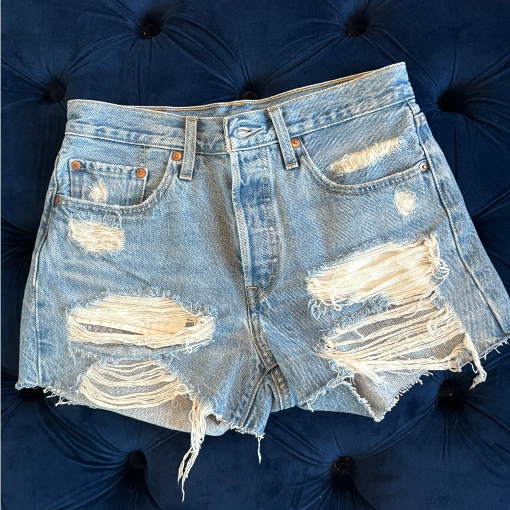 NWOT Women’s Denim Levi’s Cut Offs